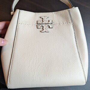 Tory Burch McGraw Bucket Chalk Pebble Leather - Excellent Condition